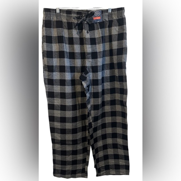 St, John’s Bay Buffalo Plaid Men's Pants - Black and Gray - Picture 1 of 4